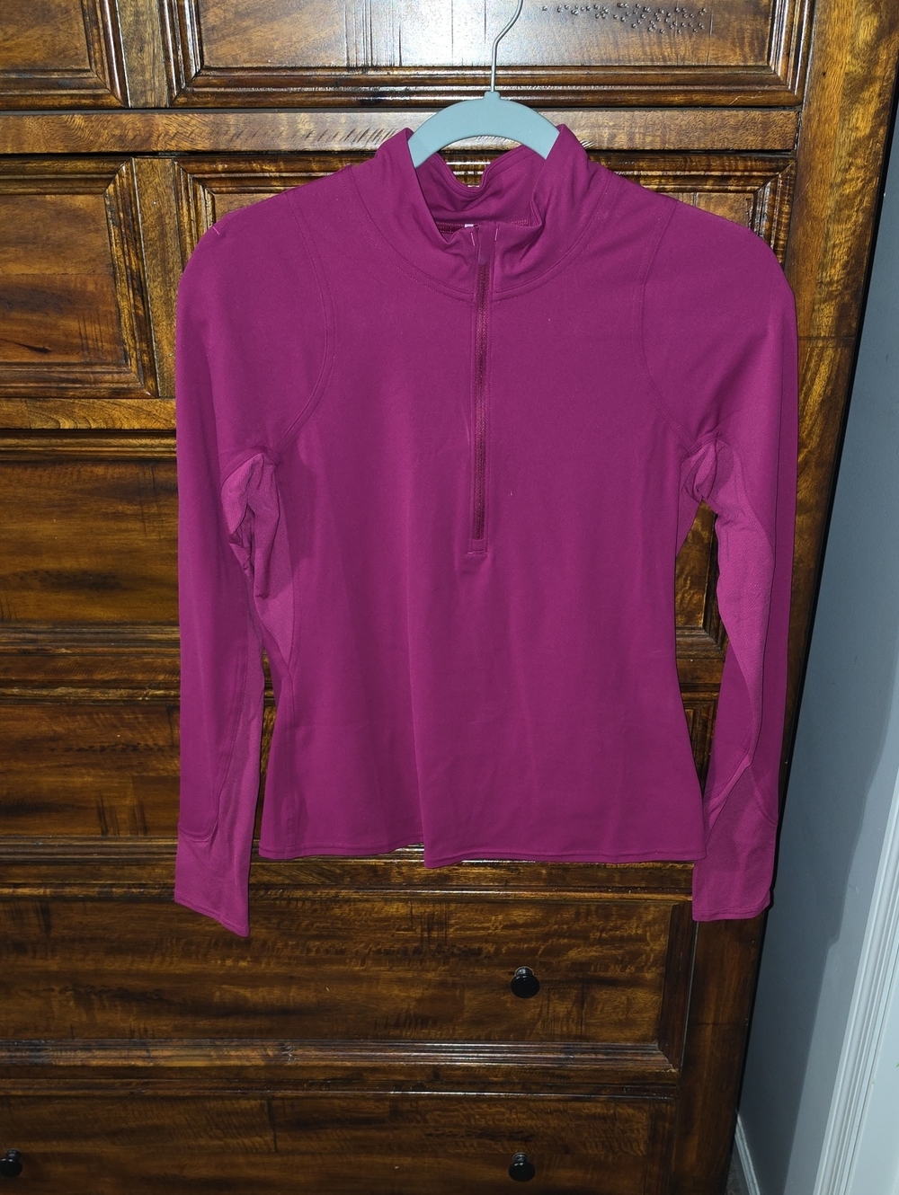 Lululemon Womens Sz 6 Athletic Tight Fitting Quarter Zip.
